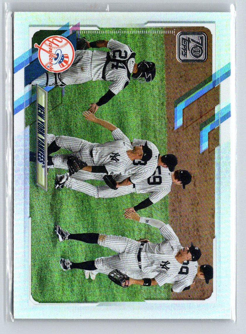 2021 Topps #39 New York Yankees Rainbow Foil E23