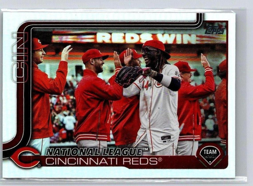 2025 Topps #99 Cincinnati Reds Rainbow Foil P13