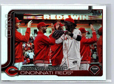 2025 Topps #99 Cincinnati Reds Rainbow Foil P13
