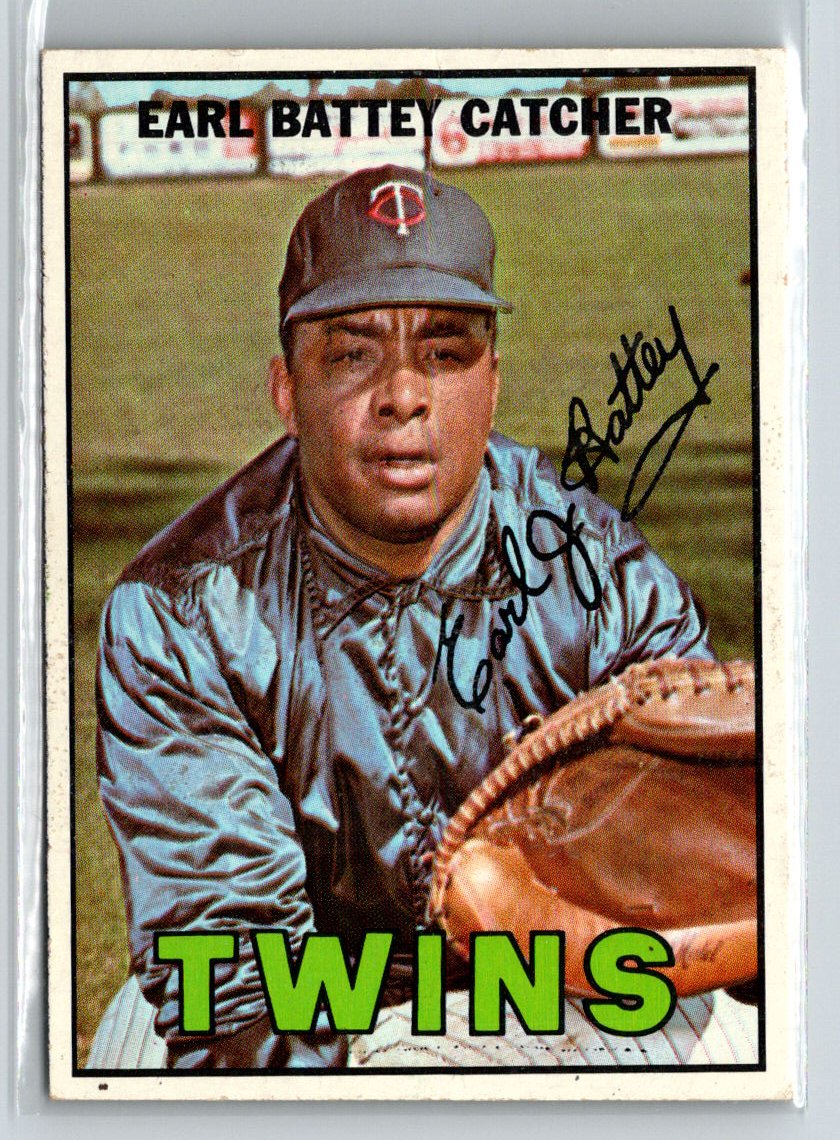 1967 Topps #15 Earl Battey X28